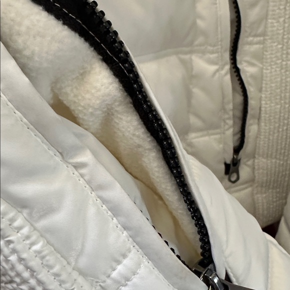 Nautica White Puffer Jacket ski coat Faux Fur Hood white with black highlights M - Picture 17 of 17
